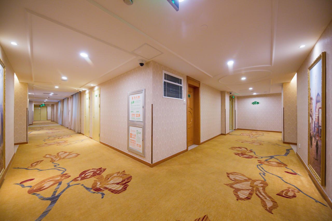 Vienna International Hotel 4*